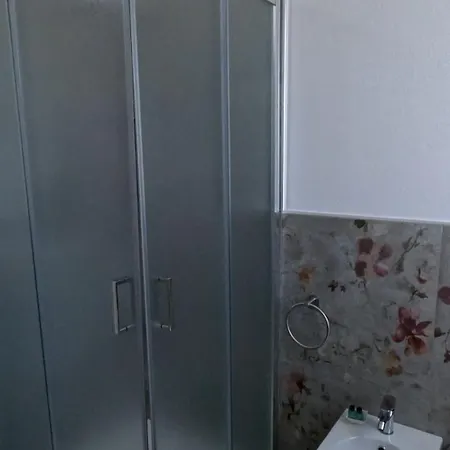 לינה וארוחת בוקר Ranieri 3*