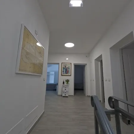 לינה וארוחת בוקר Ranieri 3*